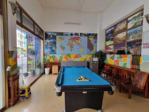 a room with a ping pong table in a classroom at Alex Hostel in Ha Long