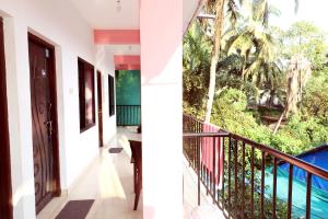 una vista dal balcone di una casa di The Valley Arambol ad Arambol