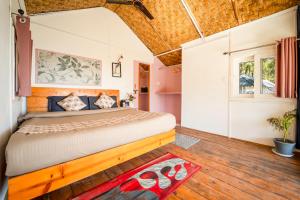 Ένα ή περισσότερα κρεβάτια σε δωμάτιο στο Wall Street Hotel