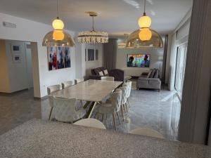 Μια τηλεόραση ή/και κέντρο ψυχαγωγίας στο Villa in Imotski near Blue & Red Lakes