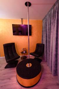 Χώρος καθιστικού στο Yes, Sir!