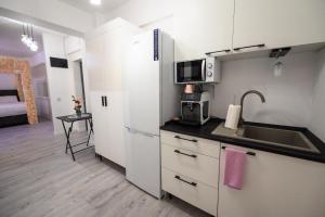 Η κουζίνα ή μικρή κουζίνα στο Yes, Sir! +32 φωτογραφίες