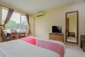 TV a/nebo společenská místnost v ubytování Hotel Senen Indah Syariah