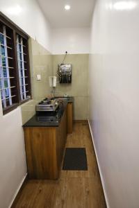 Köök või kööginurk majutusasutuses Munnar 4 bedroom Rijo villa