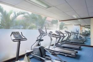 Fitness centrum a/nebo fitness zařízení v ubytování Hotel Horison Arcadia Heritage Surabaya