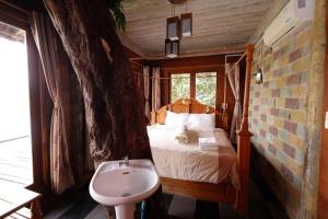 Ένα ή περισσότερα κρεβάτια σε δωμάτιο στο P&P Coffee & Resort Maesariang