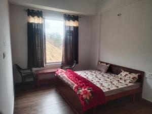 Ένα ή περισσότερα κρεβάτια σε δωμάτιο στο Shree Niwas Home Stay