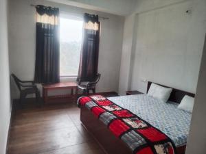 Ένα ή περισσότερα κρεβάτια σε δωμάτιο στο Shree Niwas Home Stay