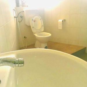 Ένα μπάνιο στο Raaju fisherman life resort