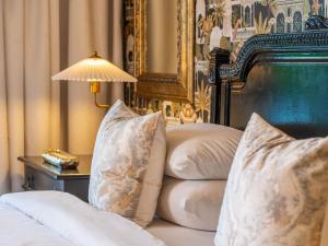 Χώρος καθιστικού στο The First House +22 φωτογραφίες