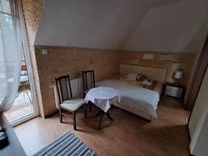 a room with a bed and a table and chairs at Noclegi Pod Dębem, Pulandia Brzózki in Brzózki +76 photos