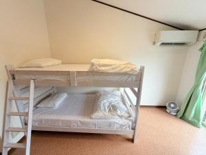 a bunk bed in a room with a bunk bedutenewayangering at ハイツ清水205 in Nagasaki