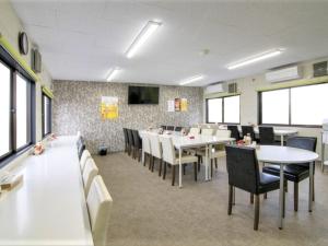 a dining room with white tables and chairs at ドリームビレッジエンシン in Wada