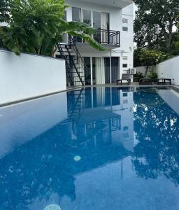 Πισίνα στο ή κοντά στο Luvi’s Villa