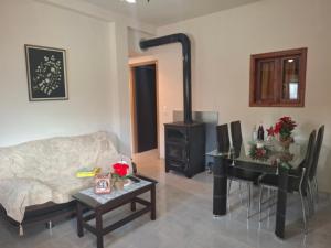 Posezení v ubytování Karofillos homes-Oropedio