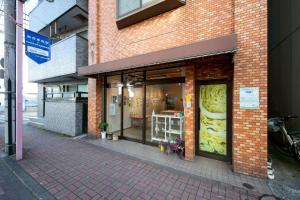 Το κτήριο όπου στεγάζεται  το διαμέρισμα