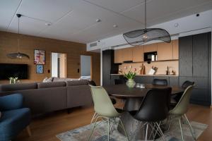 Χώρος καθιστικού στο Le Chalet Lingonberry D23 Ski-in Ski-out by Aavalevi