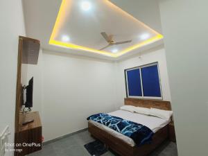 a bedroom with a bed with a ceiling at Om Baikunth Dham in Vrindāvan