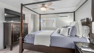 Телевизор и/или развлекательный центр в Newly Luxury Condo Oasis