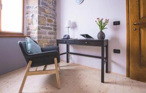 Φωτογραφία από το άλμπουμ του Stunning Apartment In Oprtalj With Wifi σε Oprtalj +3 φωτογραφίες