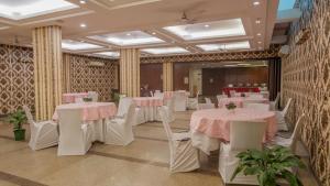 Εστιατόριο ή άλλο μέρος για φαγητό στο Alpina Hotels & Suites