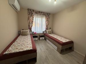 Ένα ή περισσότερα κρεβάτια σε δωμάτιο στο Kamberovi house Kalofer