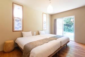 Postel nebo postele na pokoji v ubytování Ocean Front Villa Ishigakijima Ⅱ + 40 fotografií