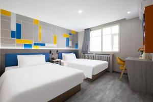 Postel nebo postele na pokoji v ubytování 7 Days Inn Shenyang Gugong Middle Street Pedestrian Street