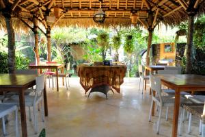 A restaurant or other place to eat at Villa Bougenville