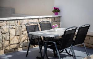 Ảnh trong thư viện ảnh của Lovely Apartment In Tucepi With House Sea View ở Tučepi