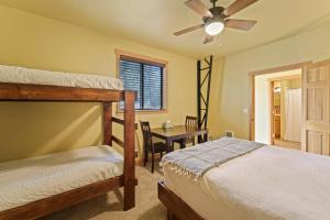 Postel nebo postele na pokoji v ubytování High Lowe