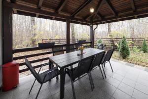 En terrasse eller udendørsområde på Frapin House