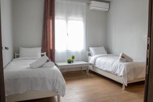 Una cama o camas en una habitación de XANTHI COUNTRY LAND apartment