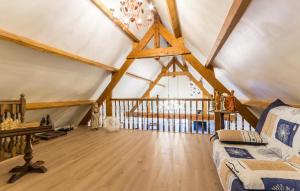 Ένα ή περισσότερα κρεβάτια σε δωμάτιο στο Lovely Home In Acquigny With Private Swimming Pool, Can Be Inside Or Outside