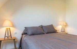 Postel nebo postele na pokoji v ubytování Amazing Home In Acquigny + 3 fotografie