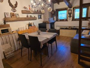 Kuchyň nebo kuchyňský kout v ubytování La Casa di Giò -GALLIO CENTRO-