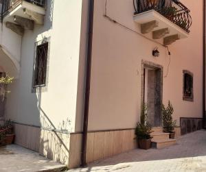 Το κτήριο όπου στεγάζεται  η παραθεριστική κατοικία