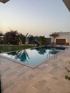 Bazén v ubytování شالية الرياحين nebo v jeho okolí + 1 fotografie