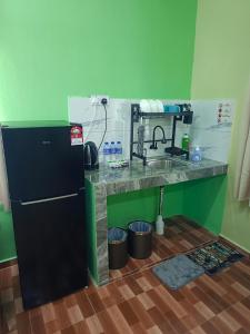 Kuchyň nebo kuchyňský kout v ubytování Mirra Mirzas Roomstay