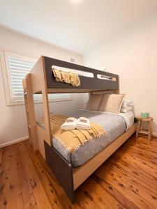 Una cama o camas en una habitación de Marley's at Boma - 2 bedroom home