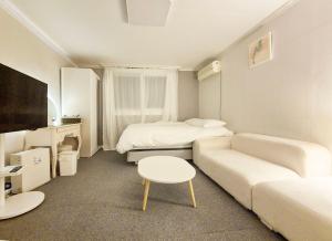 TV a/nebo společenská místnost v ubytování White Tree