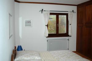 a bedroom with a bed and a window at Ferienhaus Schanze19 in Schmallenberg