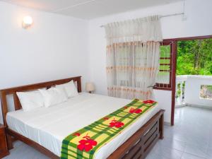 En eller flere senge i et værelse på Vintage Grove Weligama