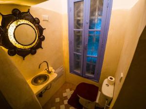 Koupelna v ubytování Dar Sarsar Artistic Music