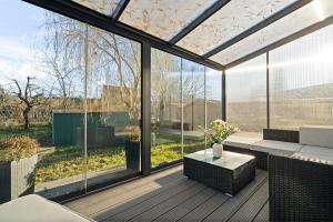 Un jardín fuera de Ferienwohnung Finn EG