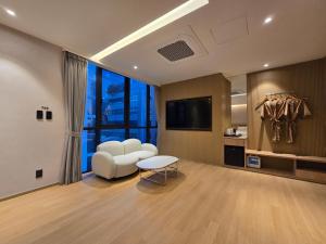 Μια τηλεόραση ή/και κέντρο ψυχαγωγίας στο Tria Business & Boutique Hotel