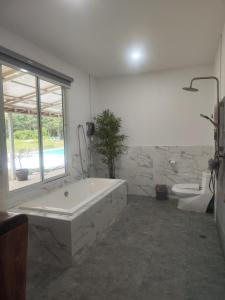 Et badeværelse på Krabi Valley Villa