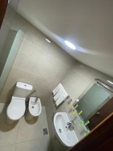 Koupelna v ubytování Le Shot tours Hotel + 18 fotografií