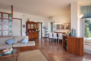 Φωτογραφία από το άλμπουμ του Villa Il Rifugio degli Oleandri - Vista mozzafiato σε Cavaion Veronese