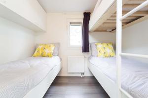 Voodi või voodid majutusasutuse Recreatiepark het Esmeer toas +28 fotot